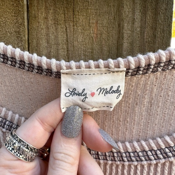 Lovely Melody Boho Mixed Media Ribbed Knit Lightweight Bubble Sleeve Sweater Top - Picture 3 of 7